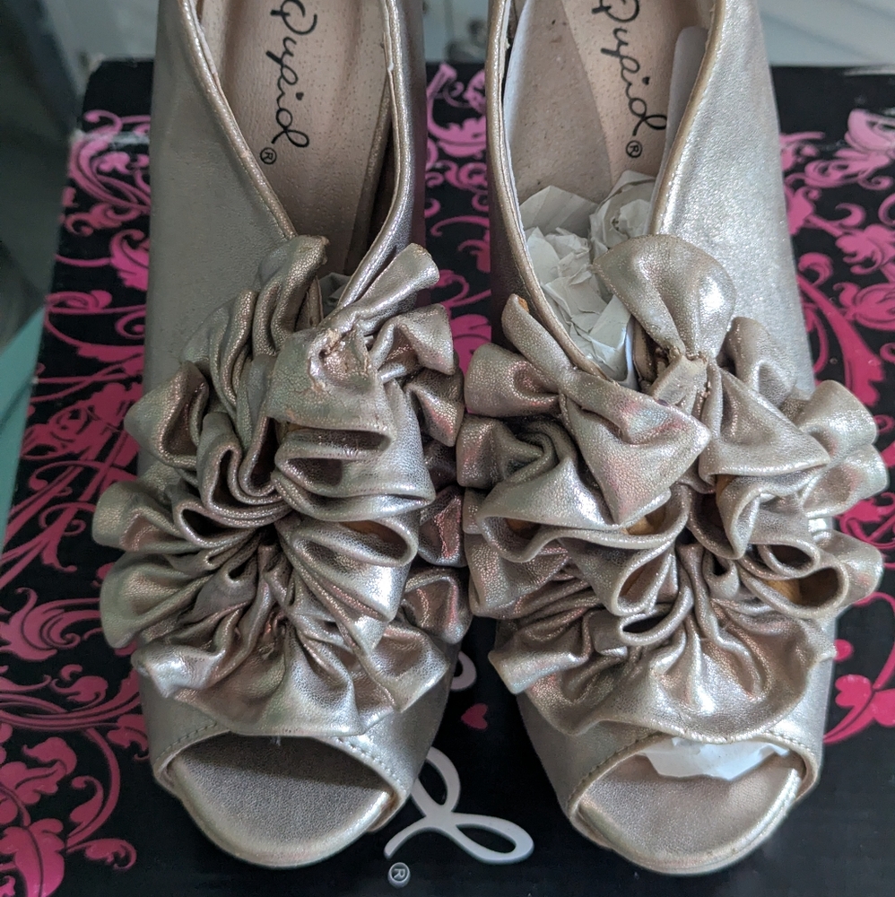 Qupid Gold Ruffled Heels